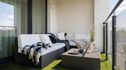 Sztuczna trawa ozdobna - dopełnienie przestrzeni z naturalnym sznytem