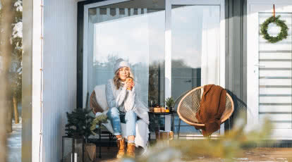 Jak zabezpieczyć balkon i taras przed zimą? Praktyczne sposoby na ochronę powierzchni przed mrozem