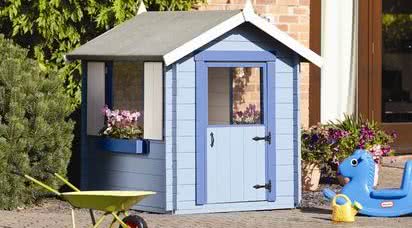 Jak wykonać własnoręcznie drewniany domek w ogrodzie?