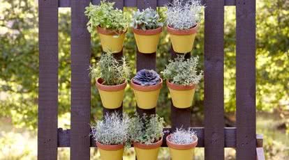 Drugie życie palet. Pomysły na dekoracje do ogrodu