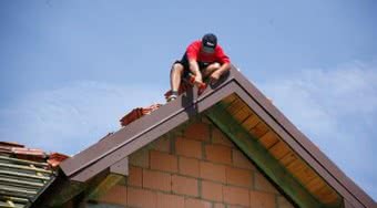 Odpowiedni wybór dekarzy, czyli pokrycie dachowe na lata