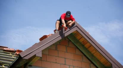 Odpowiedni wybór dekarzy, czyli pokrycie dachowe na lata