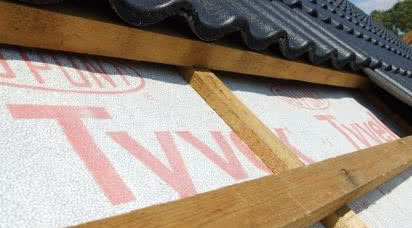 Jak walczyć z nadmierną wilgocią na poddaszu?