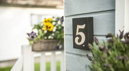 Zrób to sam. Twoja tabliczka z numerem domu