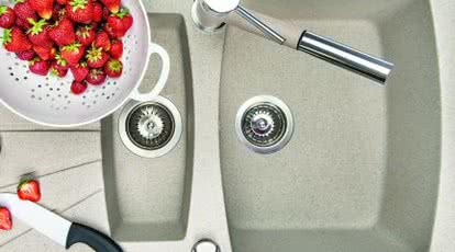 Granitowe i stalowe zlewy oraz baterie. Jak o nie dbać?