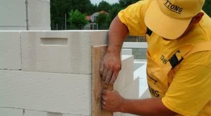 Od fundamentu do stropu. Vademecum budującego