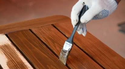 Renowacja drewnianych mebli ogrodowych